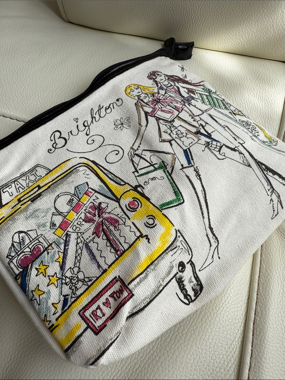 Brighton City Sceneries Insulated Cosmetic Bag - Picture 10 of 11